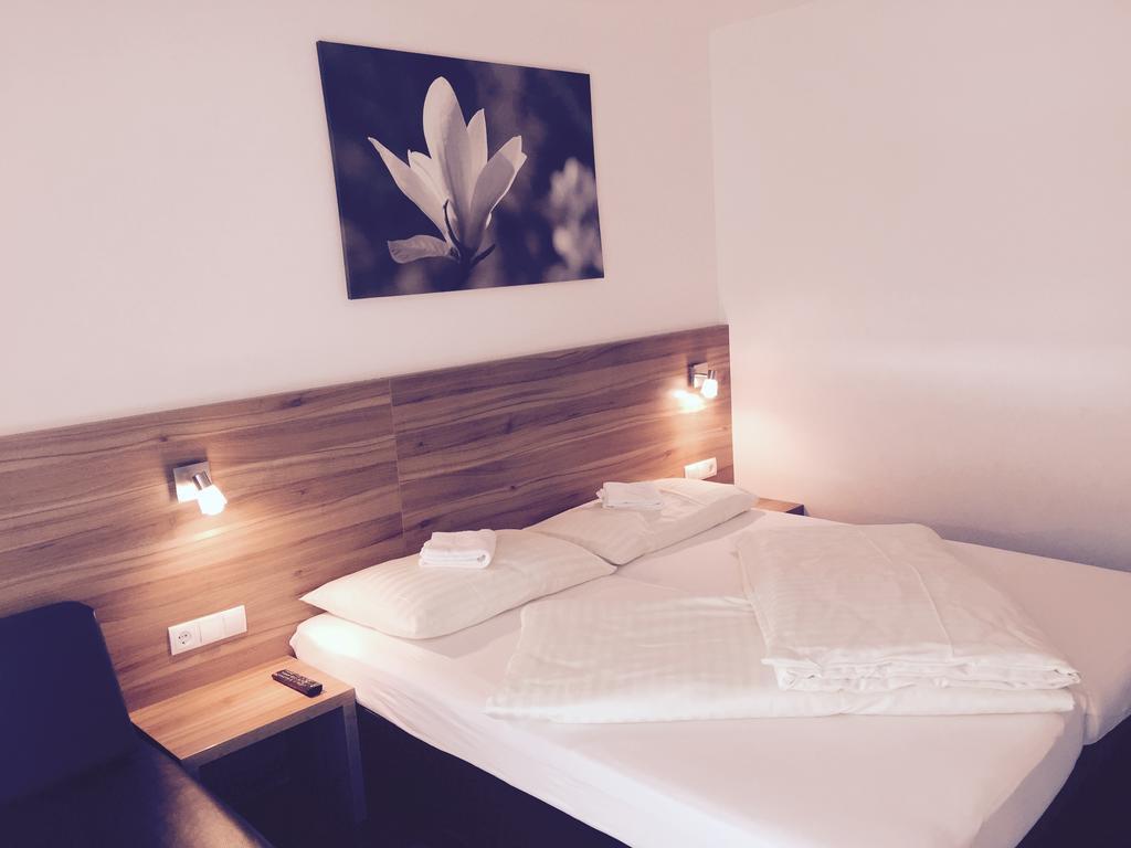 Townville Flachau Room photo