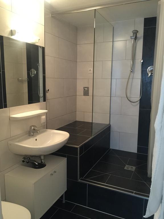 Townville Flachau Room photo