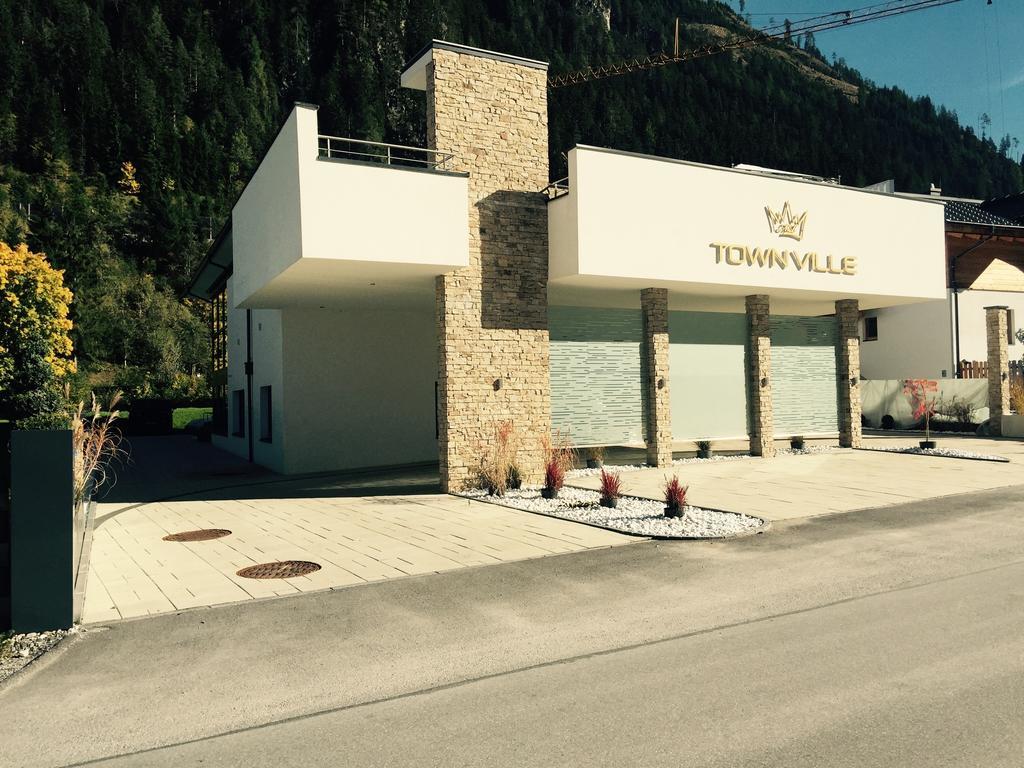 Townville Flachau Room photo